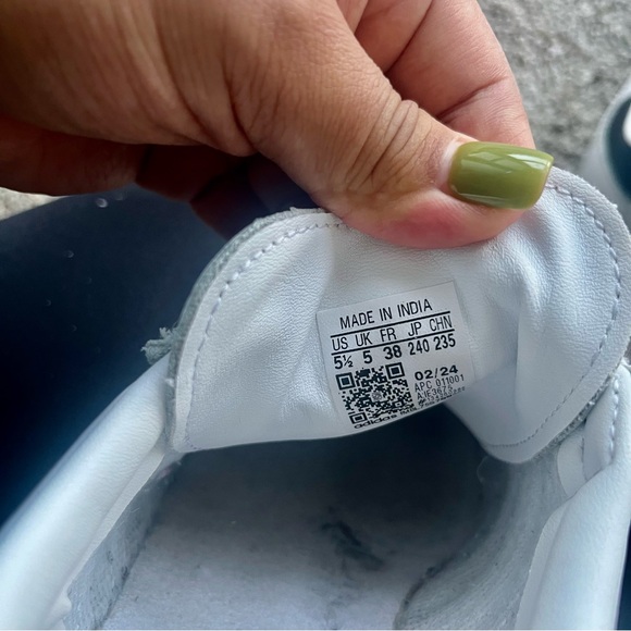 Samba Adidas White and Black Sneakers - Picture 5 of 5